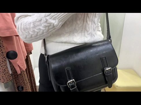 ❤️ Masturbasyon piblik nan jenn femèl FeralBerry ak yon gode nan sal la Fitting ❌ Porno vk nan nou ❌️